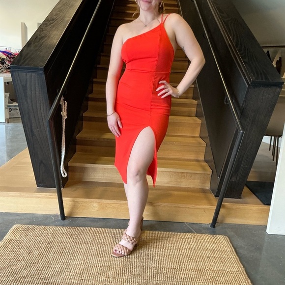 Elegant One-Shoulder Red Dress - Picture 4 of 7